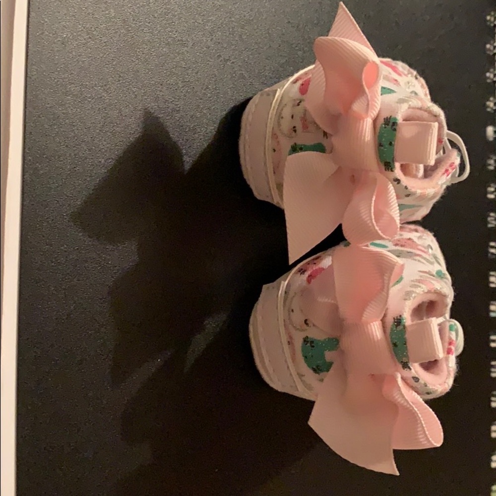 NWOT bow sneakers